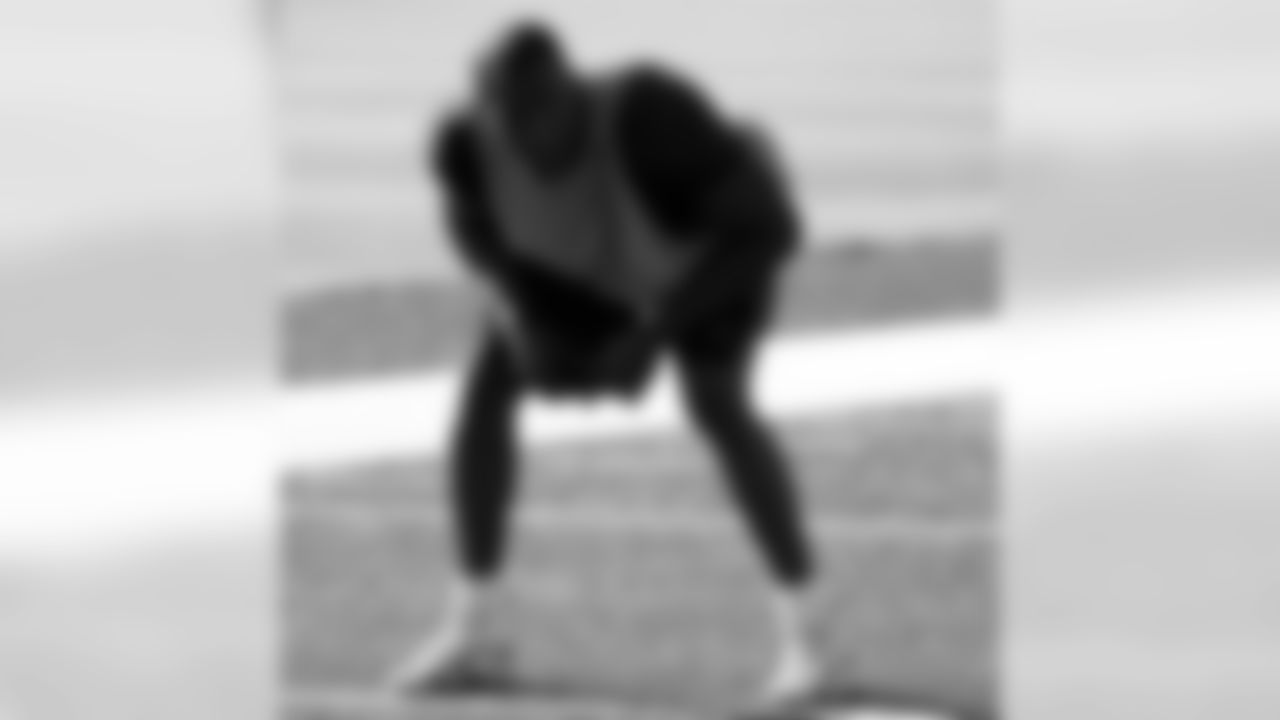 LB Manny Lawson
