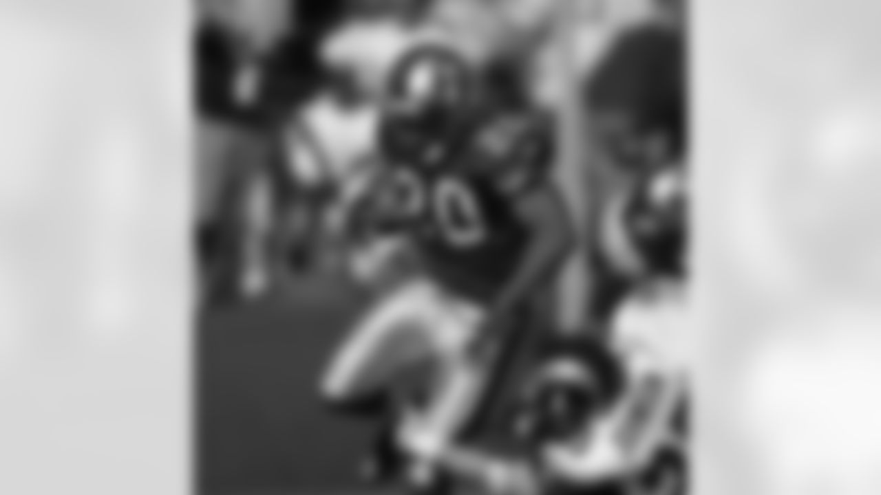 KR Allen Rossum runs with the ball