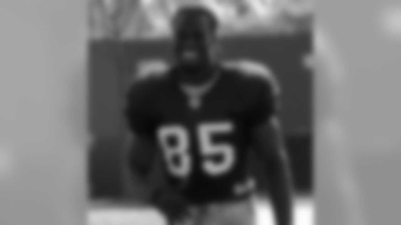 TE Vernon Davis