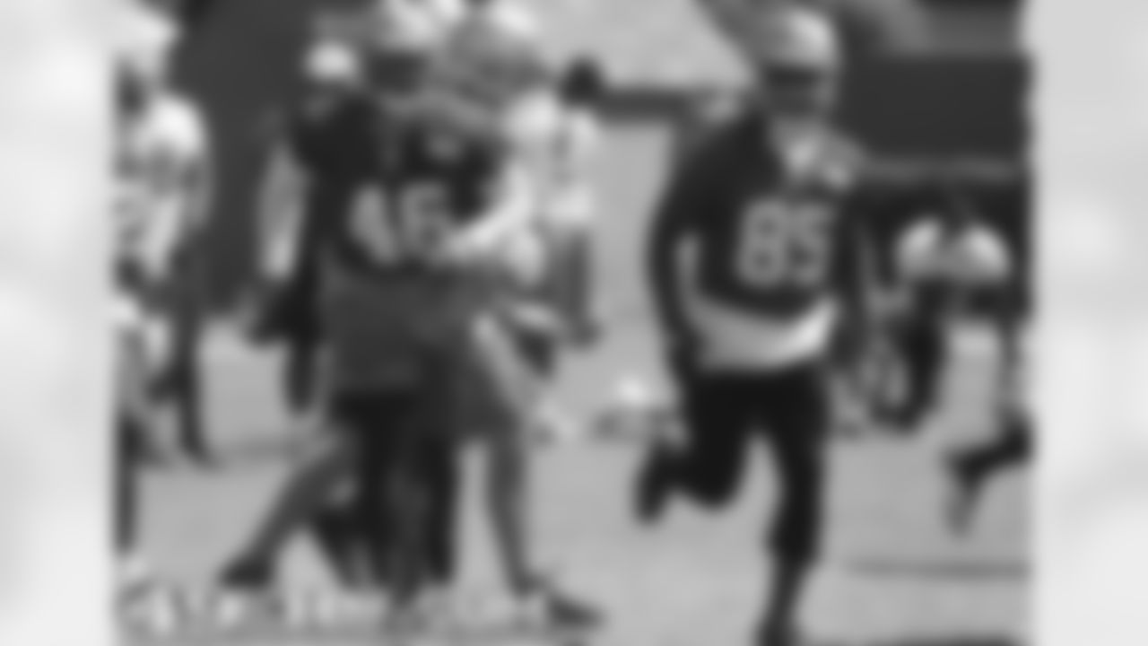 TEs Delanie Walker and Vernon Davis