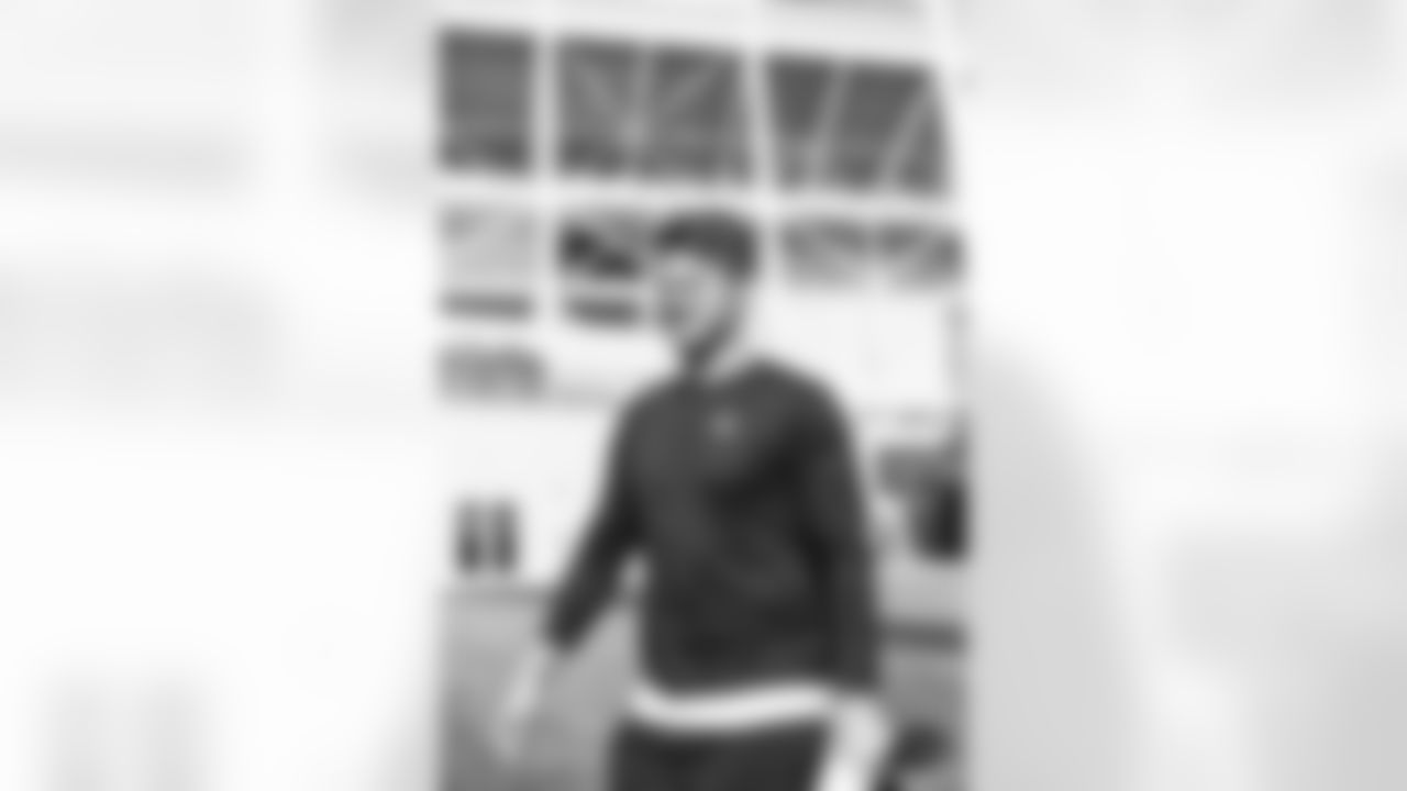 QB Sam Darnold