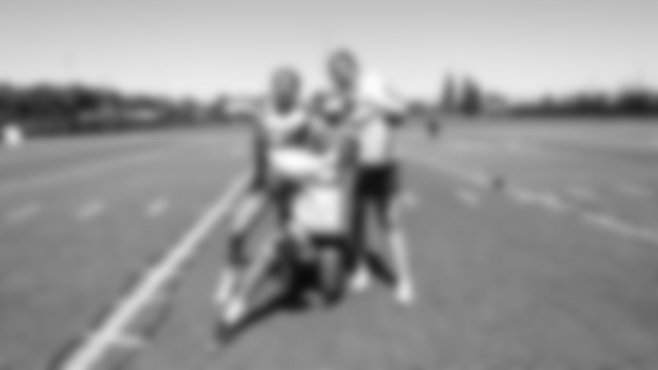 49ers PREP Hosts Girls Flag Football Skills Camp Powered by Gatorade