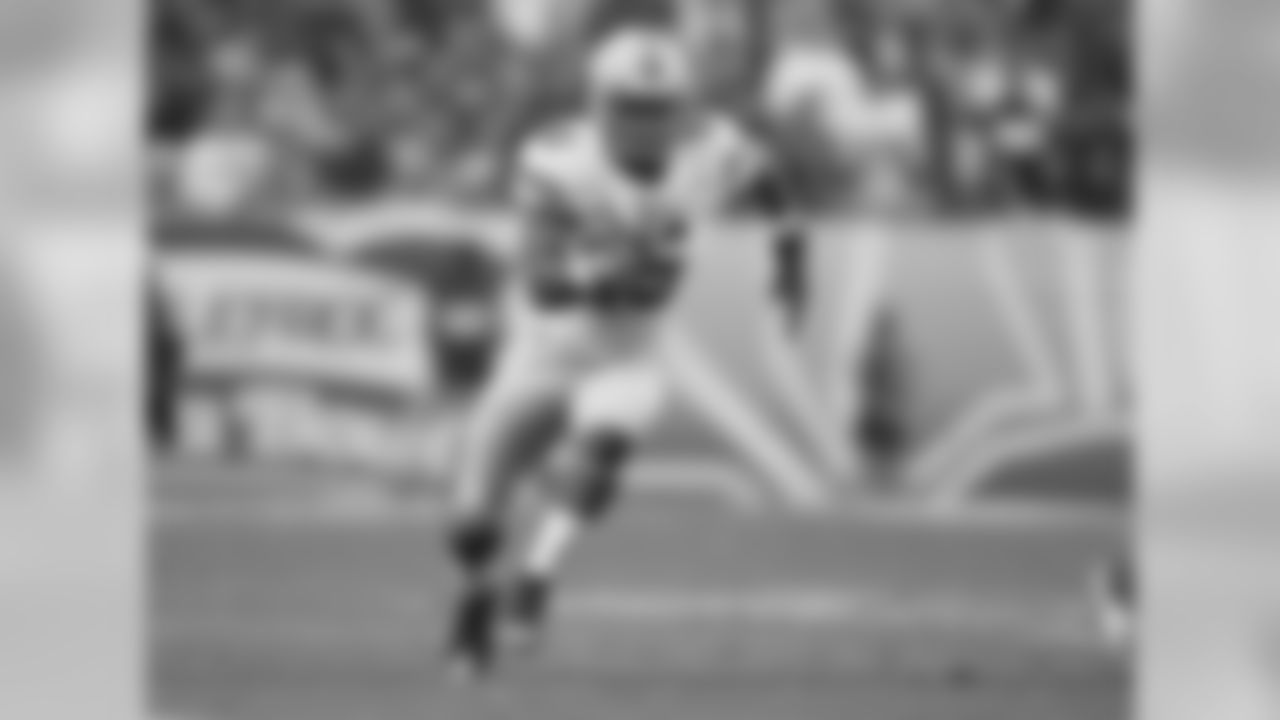 Elliott was a two-year starter at running back for the Buckeyes. He has ideal size, quickness and toughness for the position. On inside runs, he has excellent vision, balance and power. He is quick to press the hole and he has the lateral quickness to avoid defenders in tight quarters. He will bounce outside when needed but he likes to stay north and south. On outside runs, he has a burst to the edge and he has home-run speed to go the distance once he turns the corner. He is outstanding in the passing game, showing soft hands out of the backfield and a willingness to chest up blitzing linebackers. Overall, there is very little not to like about Elliott. He should be an immediate-impact player on all three downs.