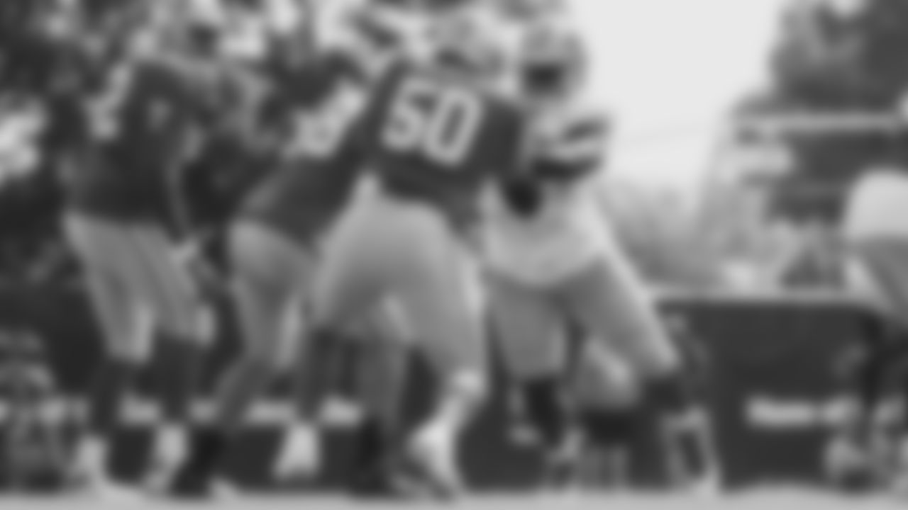 OL Hroniss Grasu and DT Javon Kinlaw