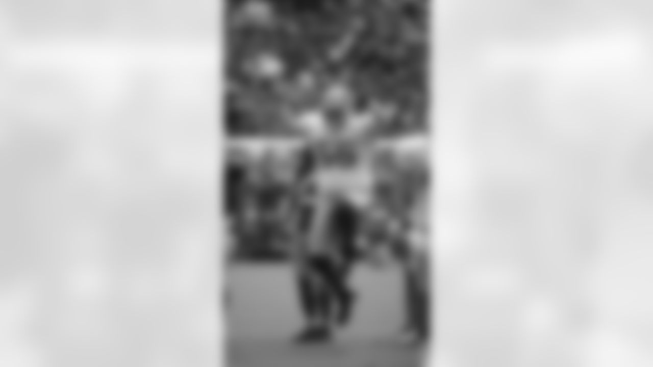 DL Darrion Daniels