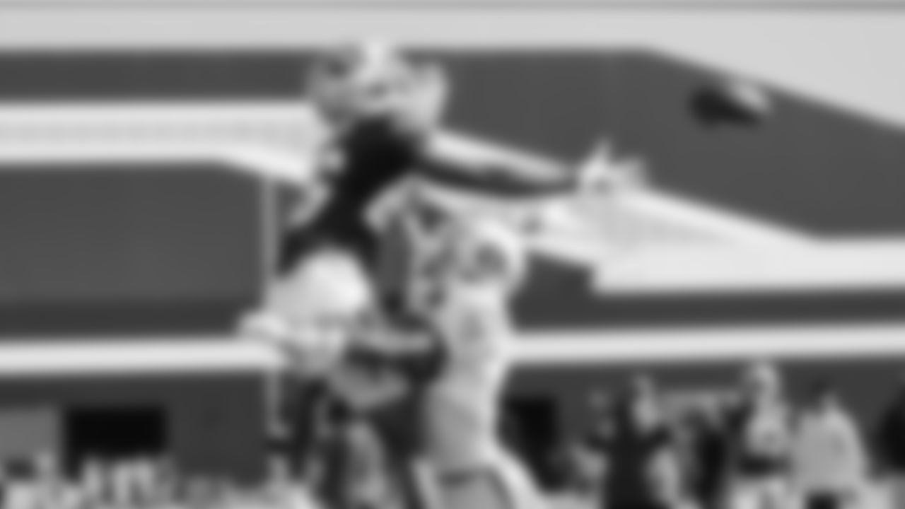 WR Tay Martin