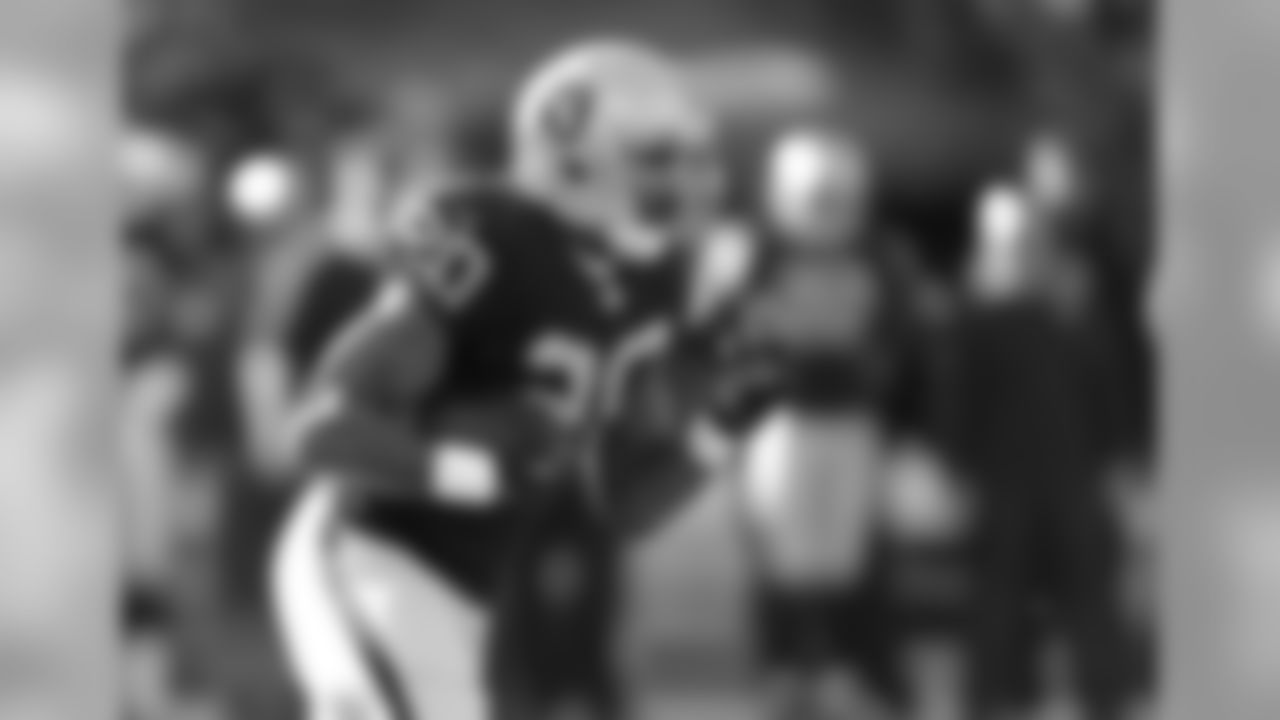 UPDATE: Signed one-year deal with Oakland Raiders