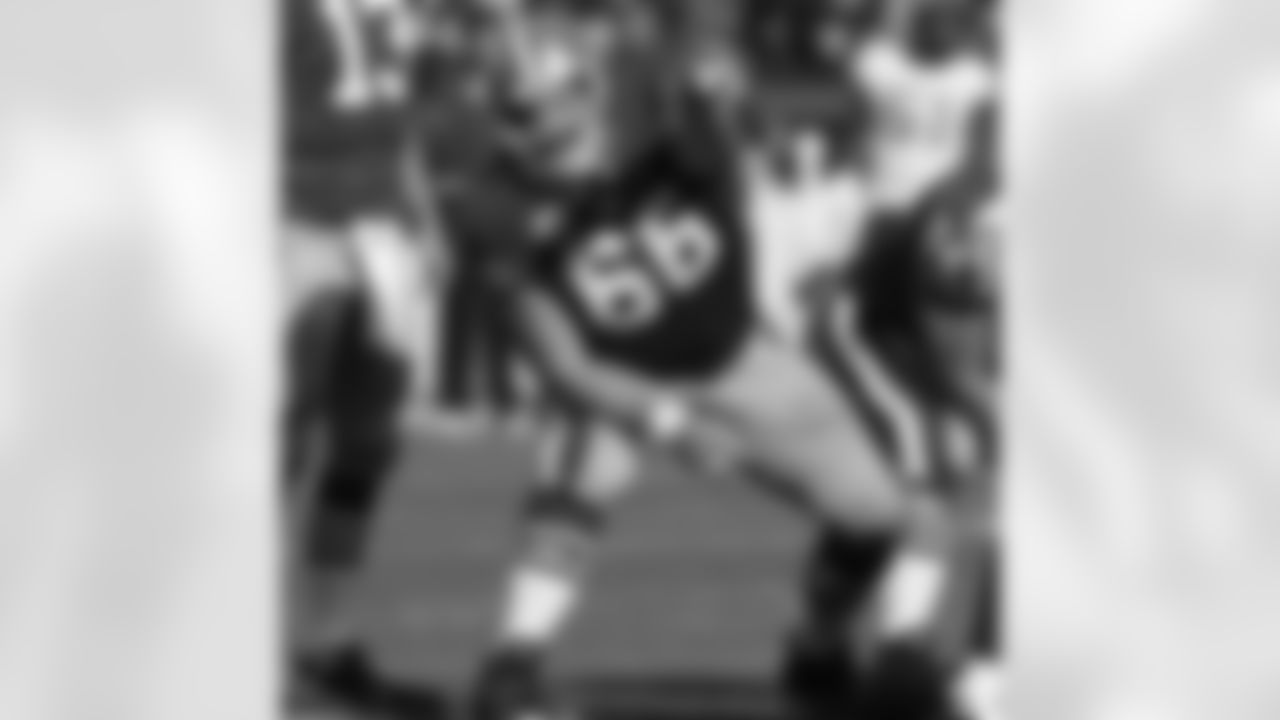 C Eric Heitmann calls out a protection before he snaps th eball