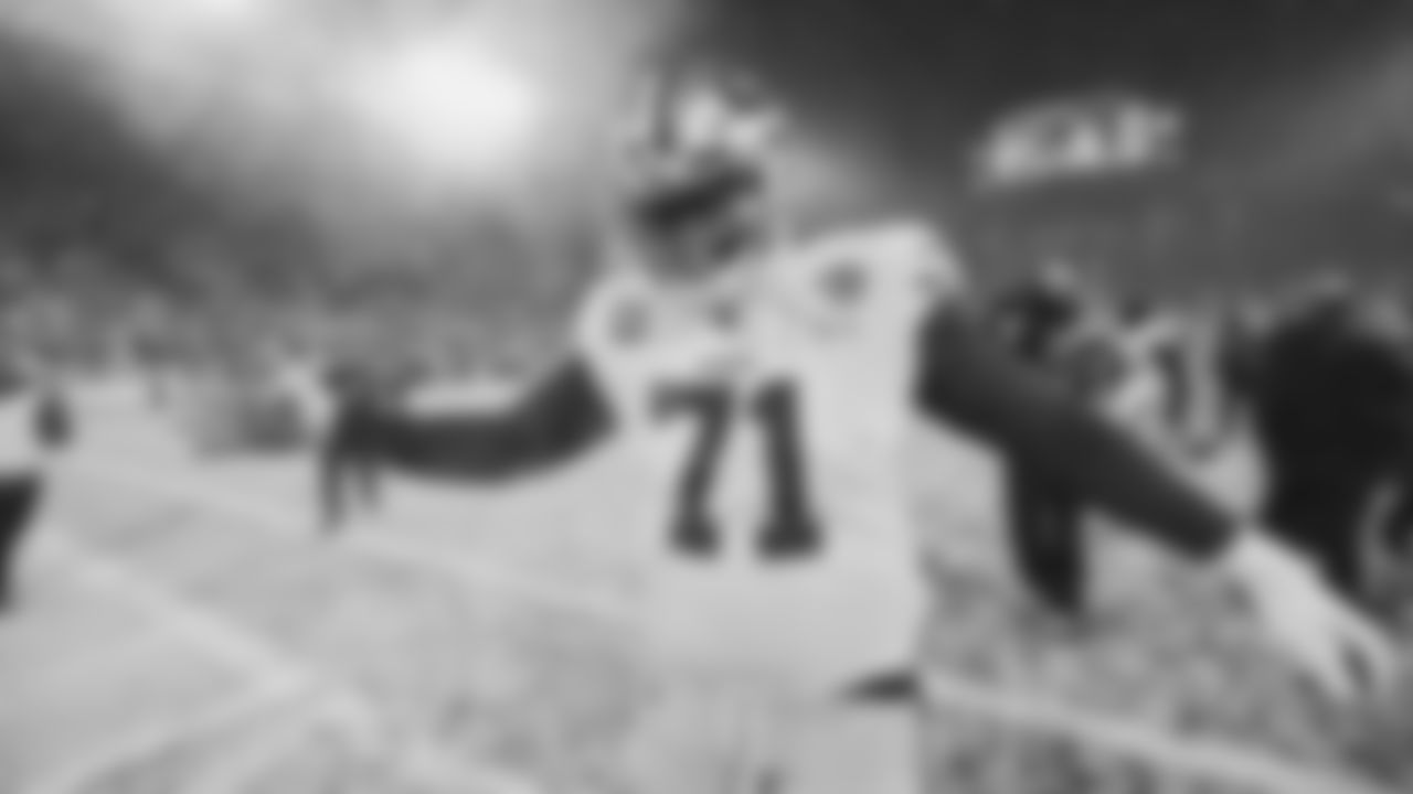 T Trent Williams