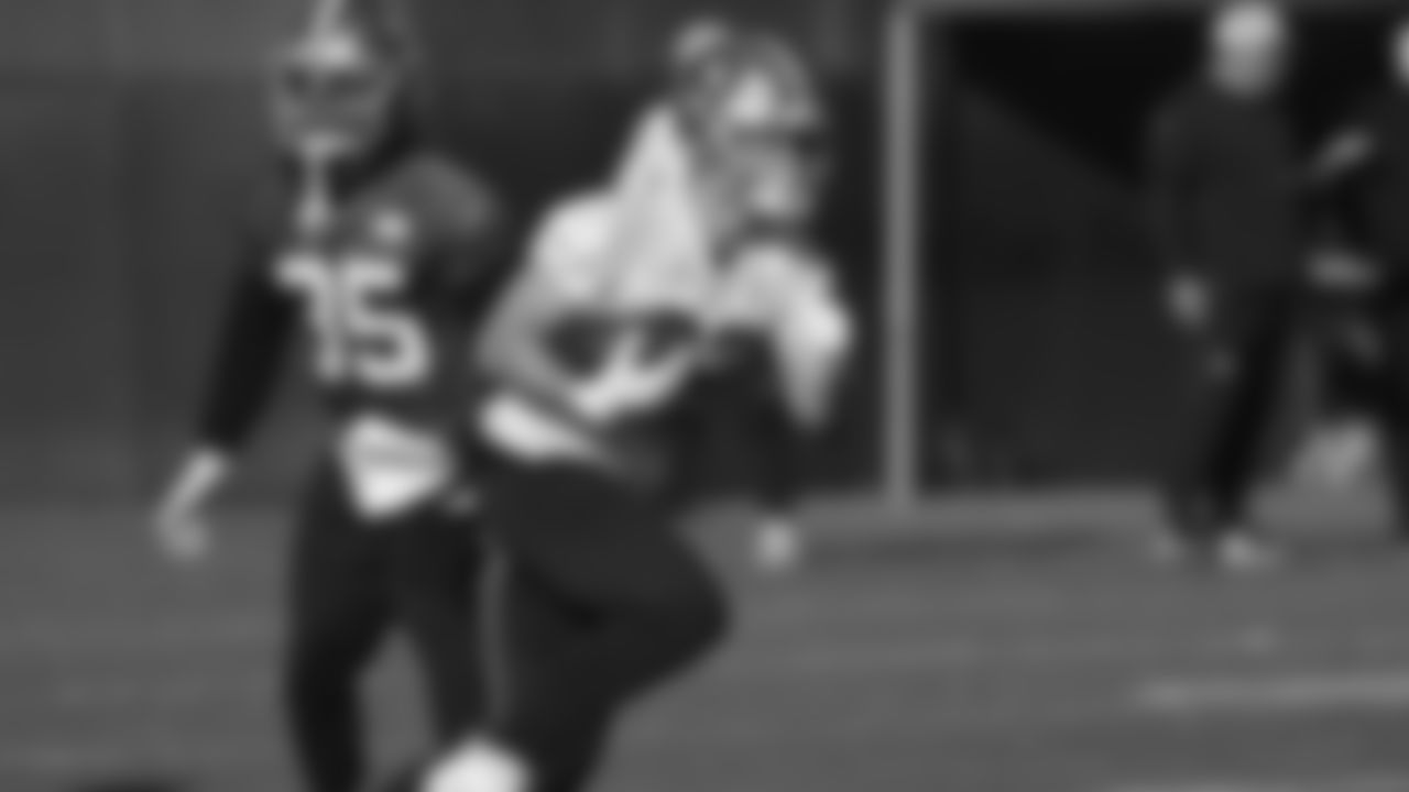 TE Ross Dwelley