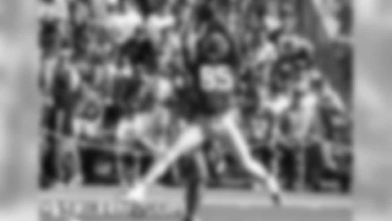 TE Vernon Davis