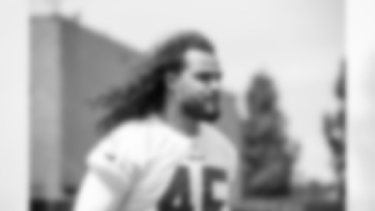 LB Carl Bradford