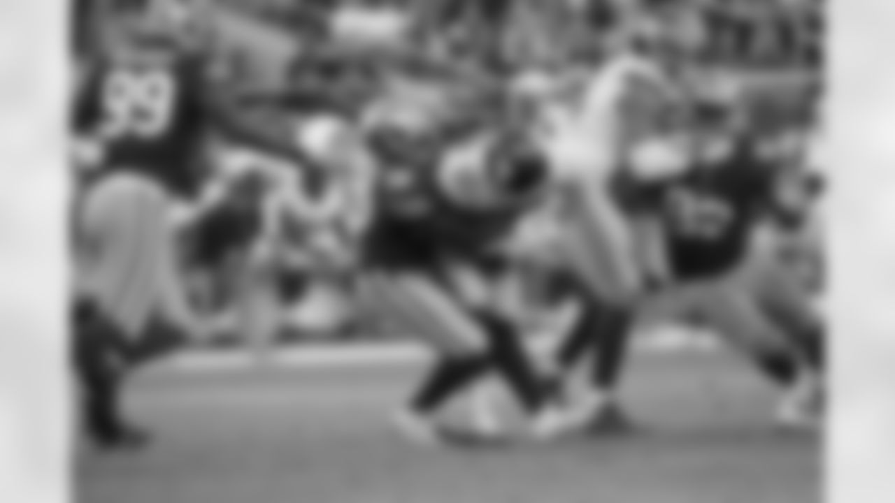 LB Elvis Dumervil