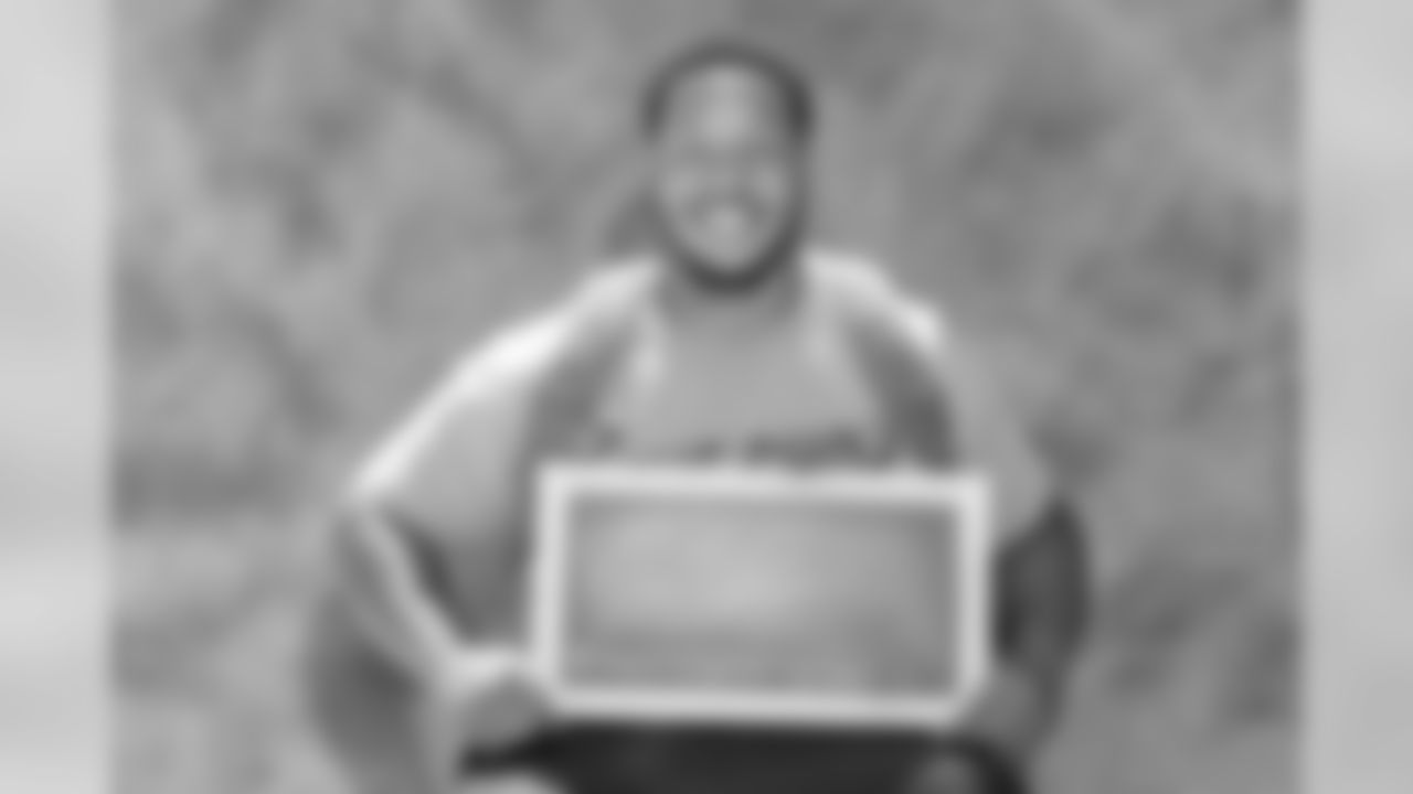 DL Niles Scott