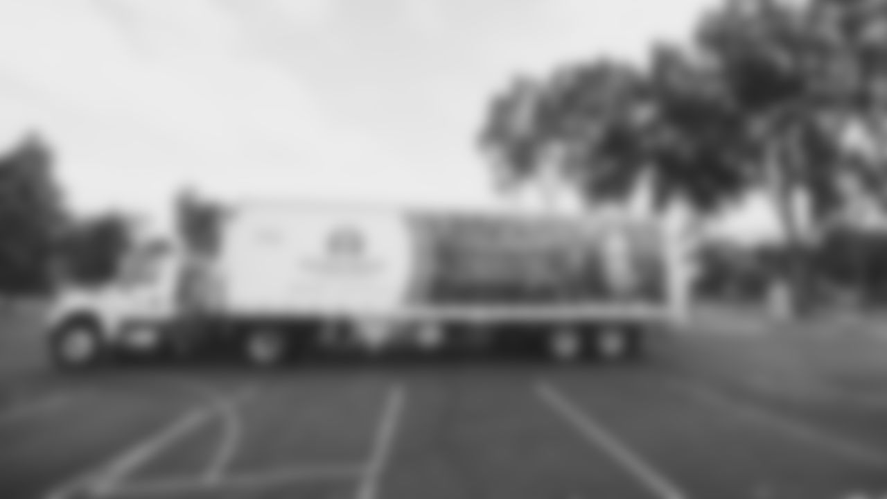 49ers Kick Off Season of Giving with Second Harvest Food Bank