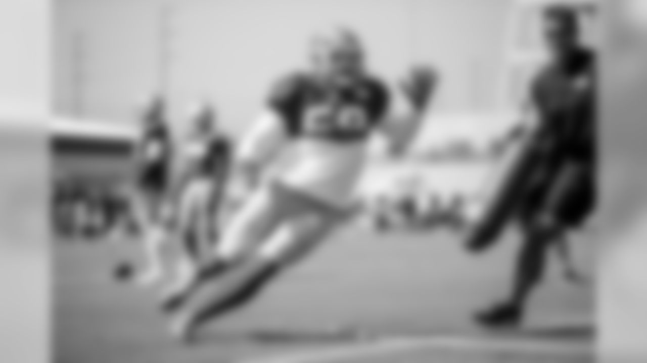 LB Aaron Lynch