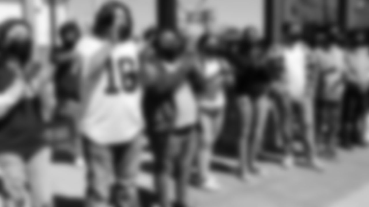 49ers Players Visit RYSE Youth Community Center