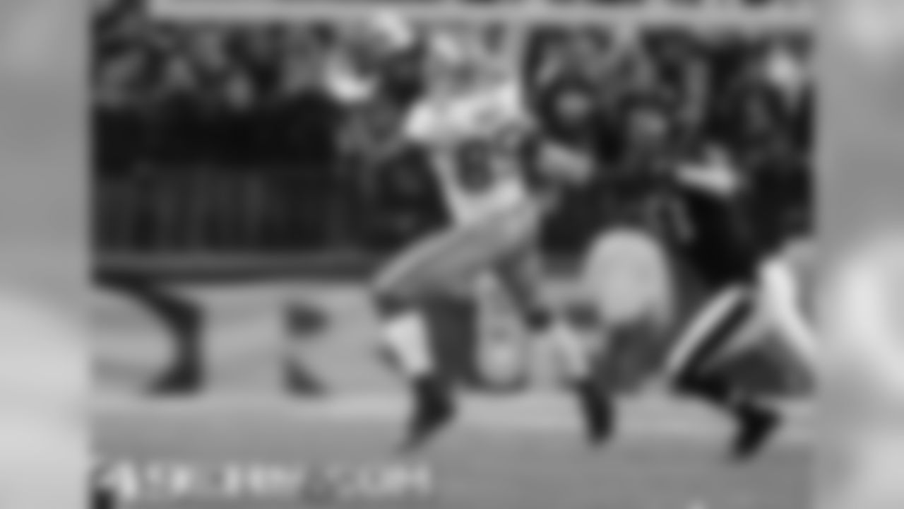 TE Vernon Davis