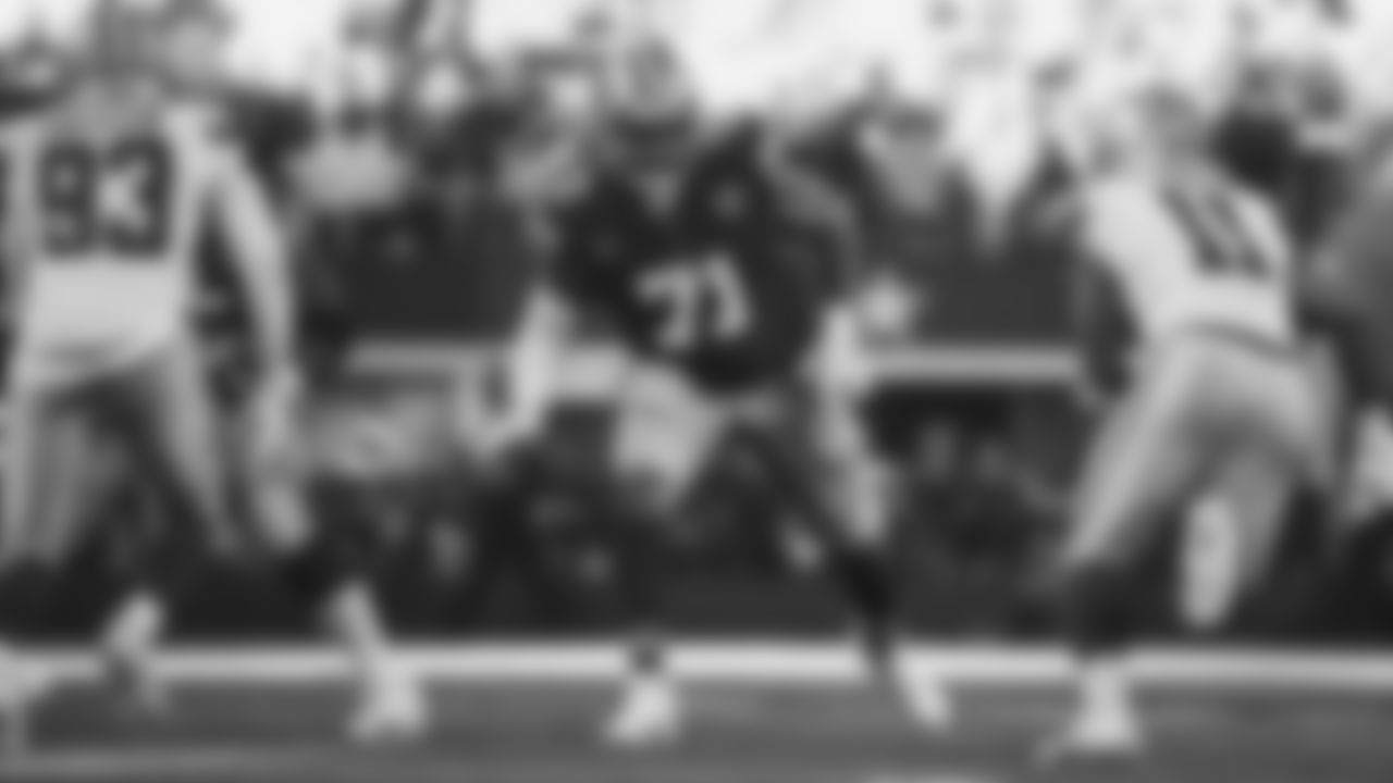 T Trent Williams