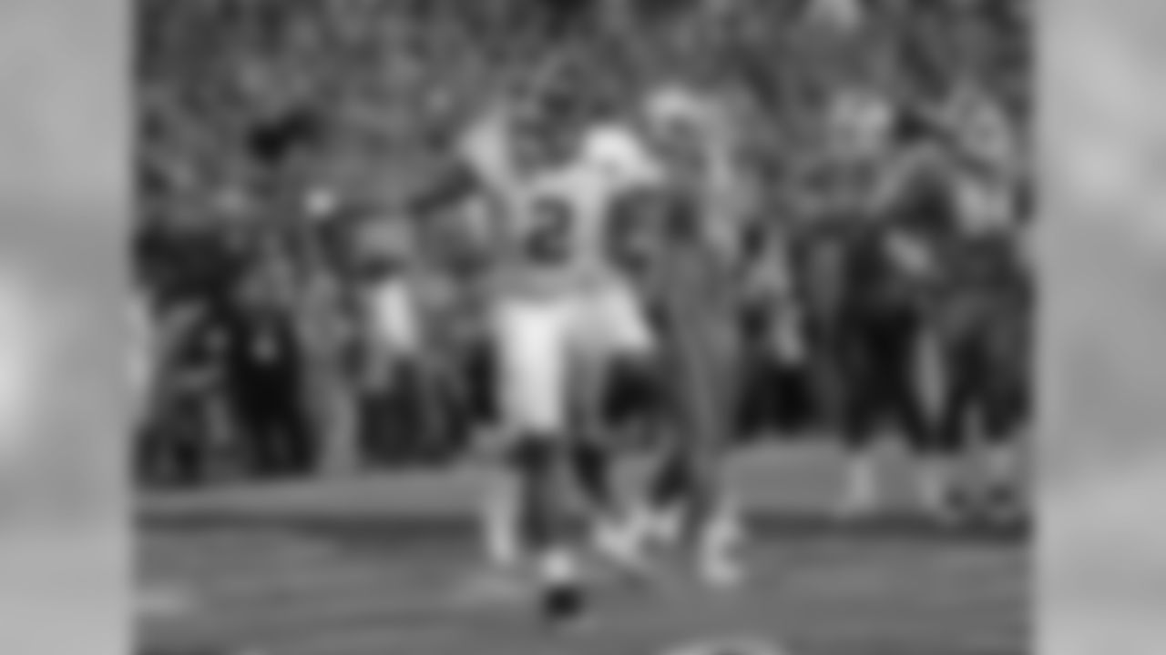 Henry was a two-year starter at running back for the Crimson Tide. He has rare height/bulk for the position. He has very good vision but he is a one-track runner. If he has to stop/start his feet, he struggles. He builds speed and he's a load to bring down at the second level. In the passing game, he has reliable hands and he will chest up linebackers in pass pro. Overall, this will likely be one of the most scrutinized players in the draft. I believe he can be a very successful NFL runner based on his unique mix of size, power and build-up speed.