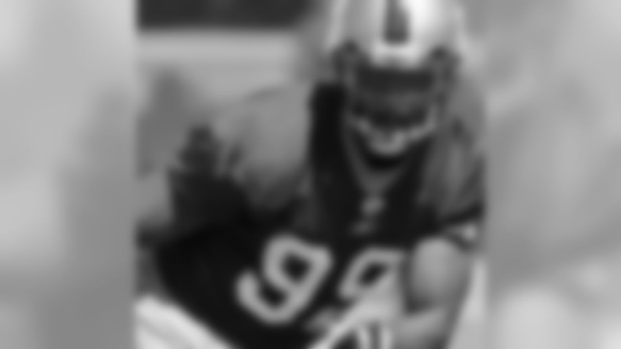 LB Manny Lawson