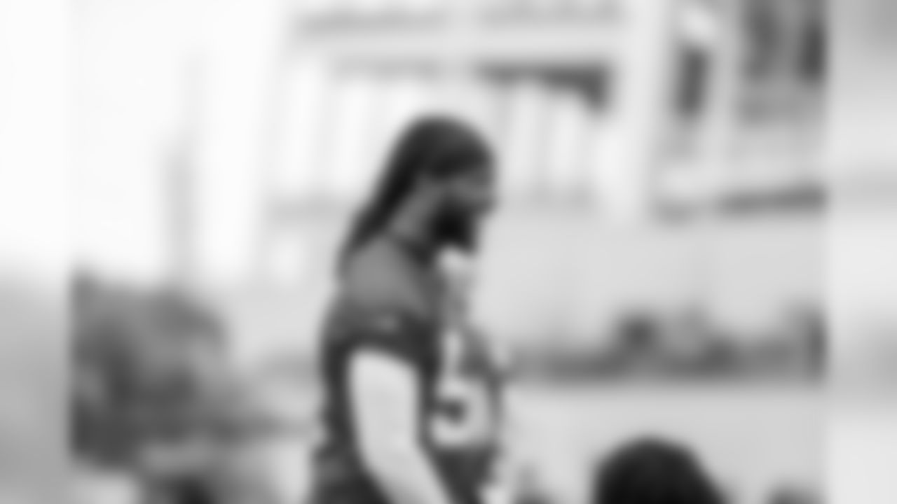 LB Ray-Ray Armstrong