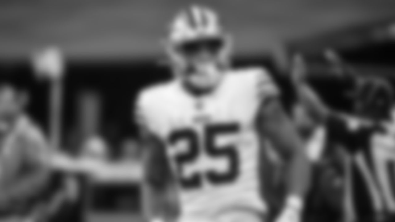 RB Elijah Mitchell