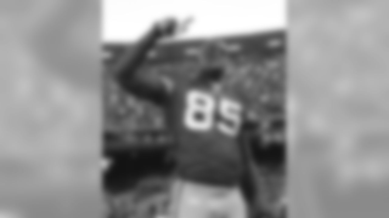 2010, 2014 -- Vernon Davis