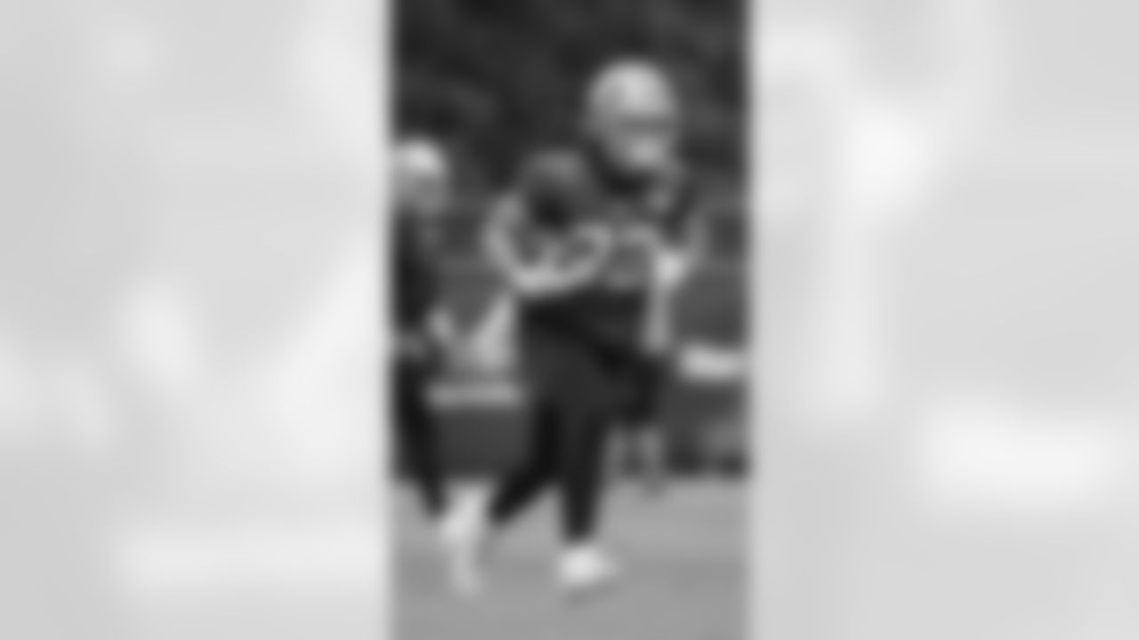 TE Ross Dwelley
