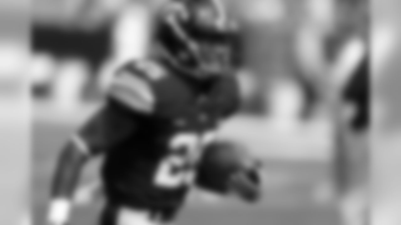 RB Akrum Wadley, Iowa