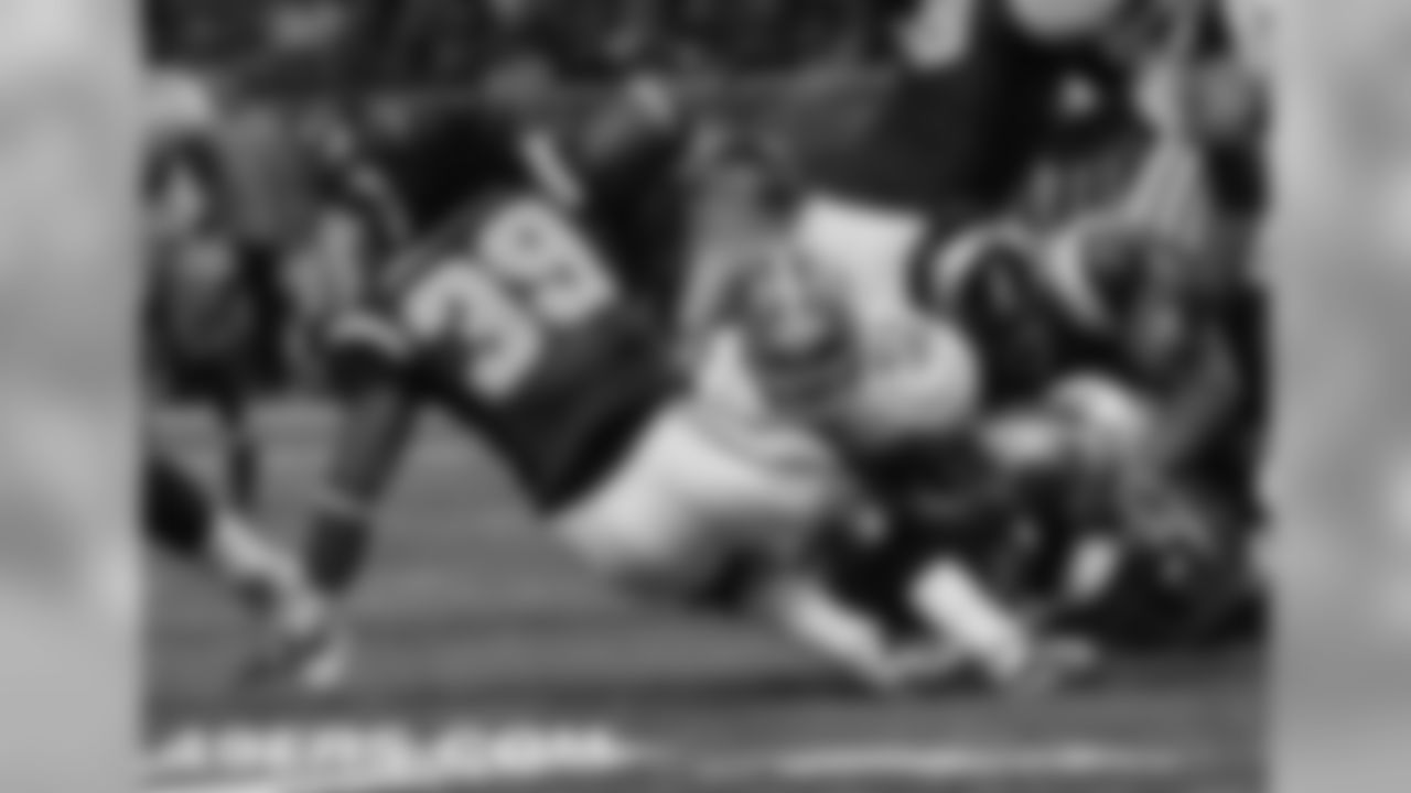 LB Patrick Willis