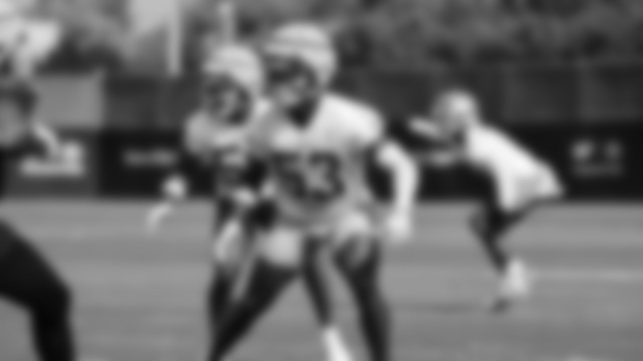 LB Dee Winters