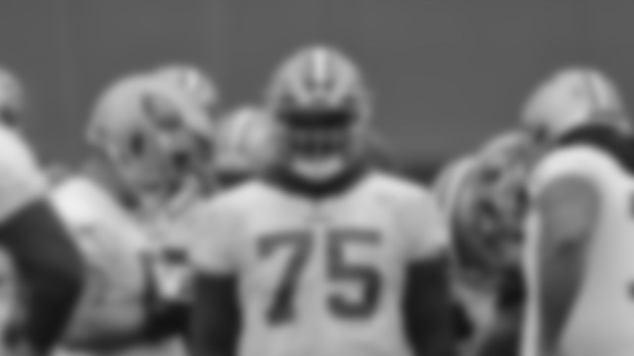 OL Laken Tomlinson