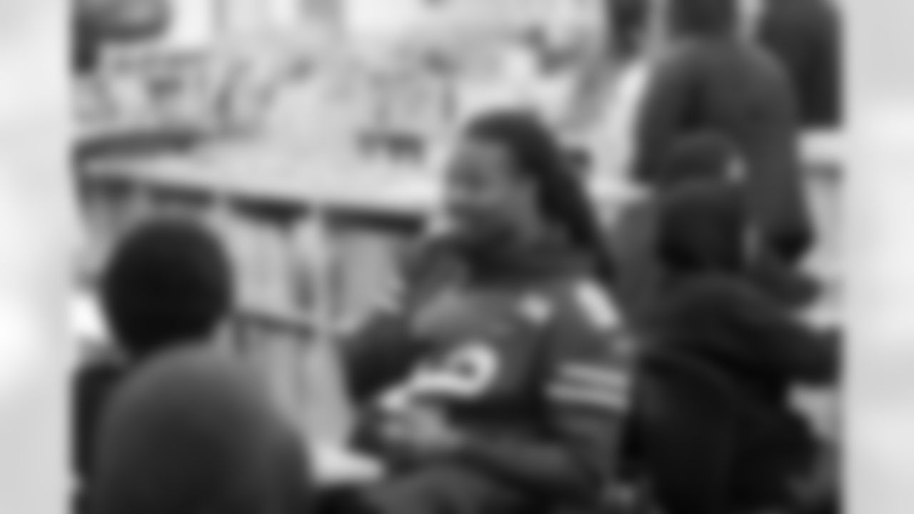 49ers Participate in Mental Health Awareness Event