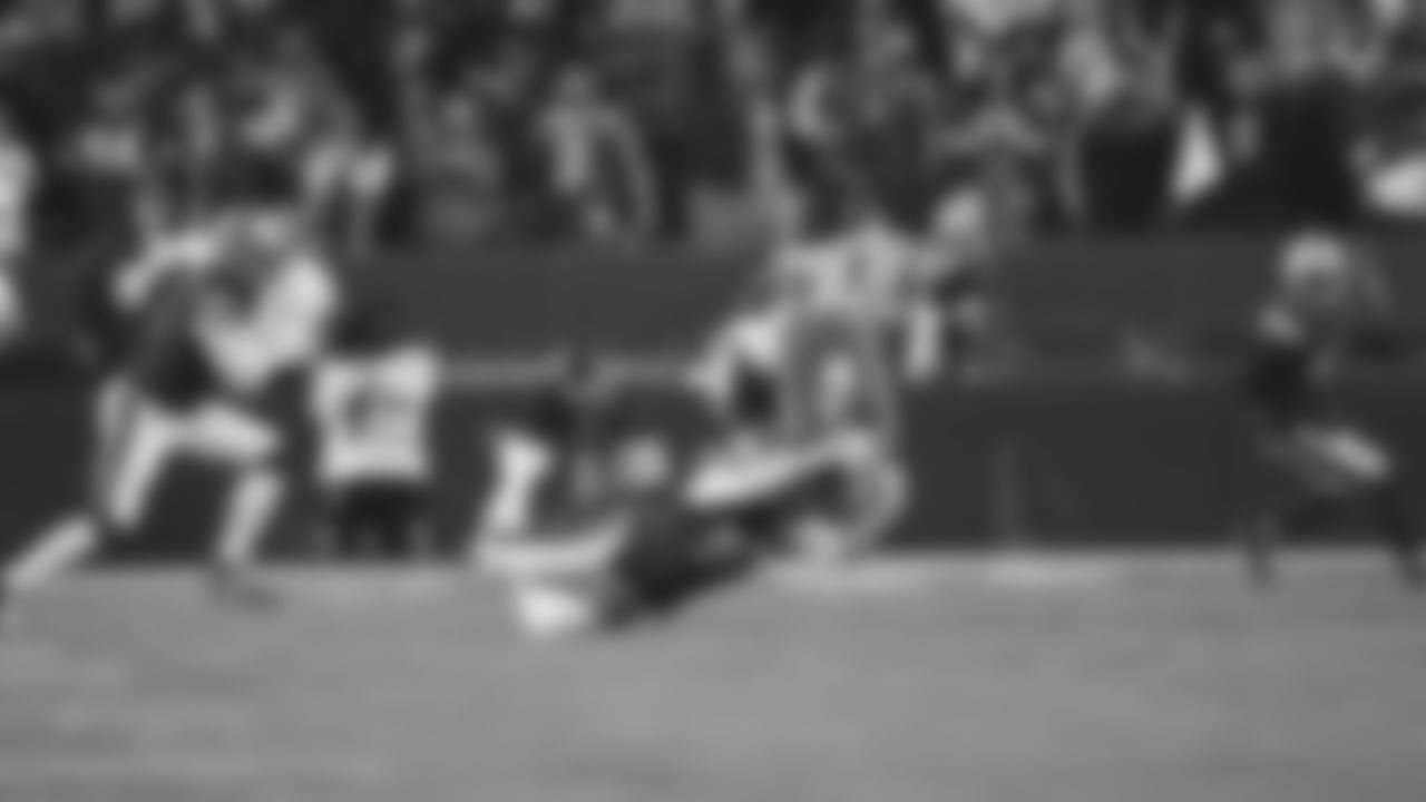 DL D.J. Jones