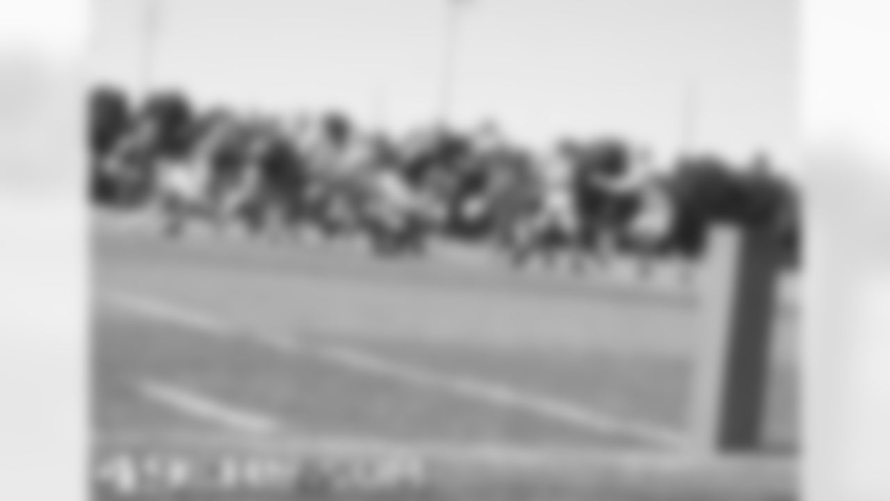 The 49ers practice 11-on-11