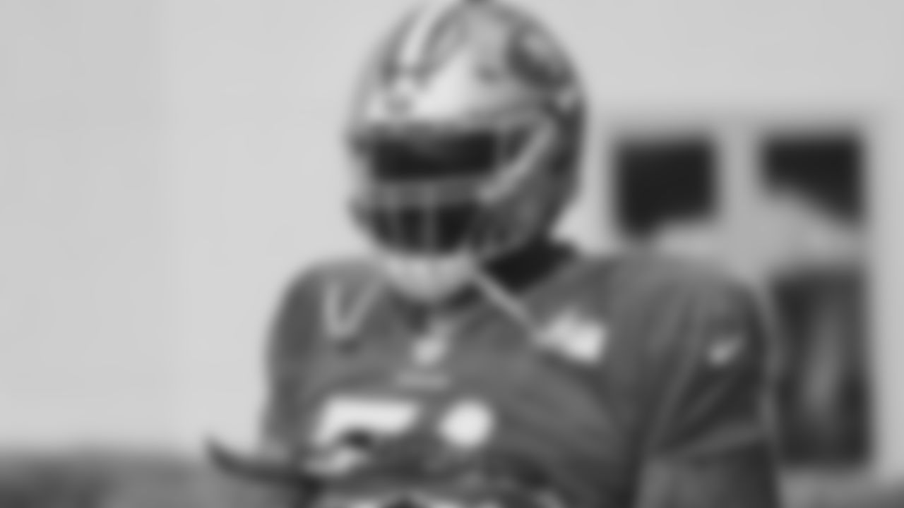 T Trent Williams