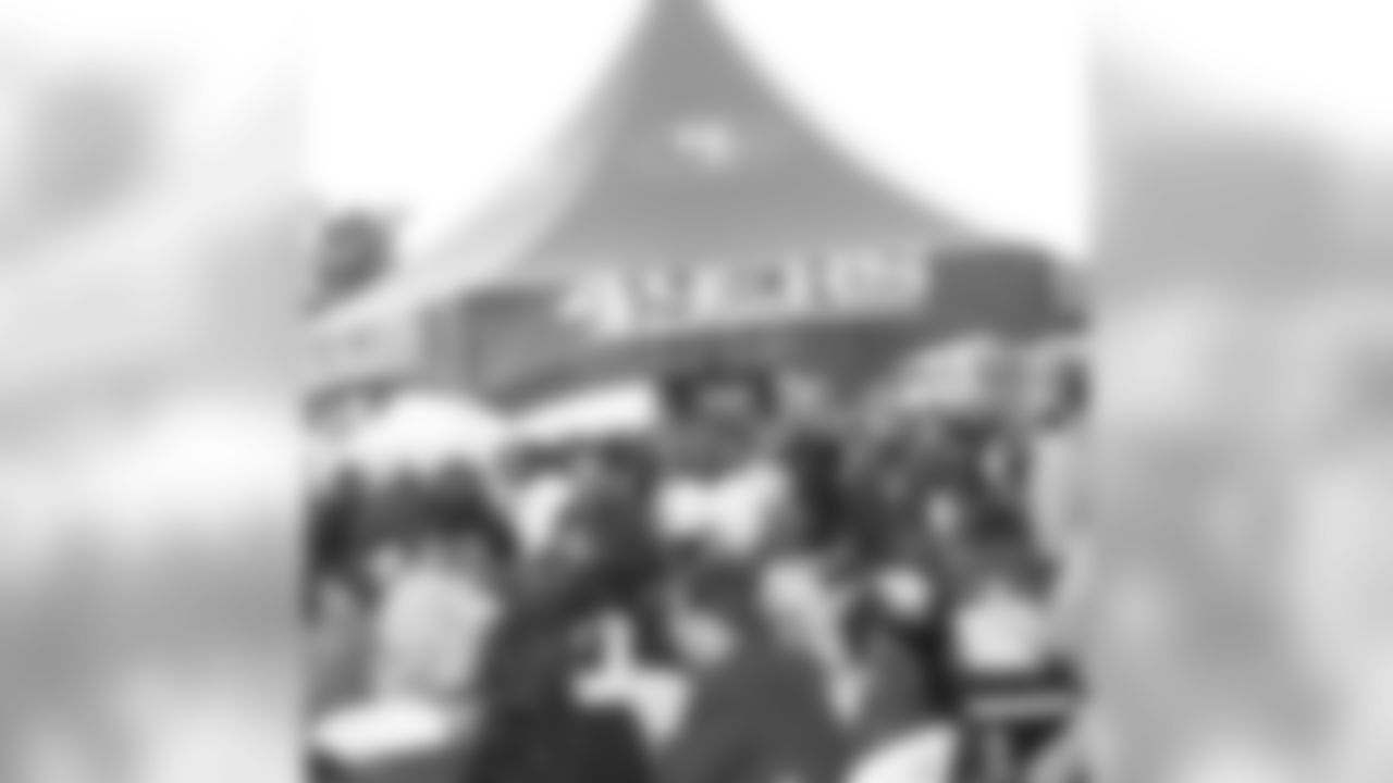 Fans enjoy food, drinks and early games at the Alumni Tailgate Party