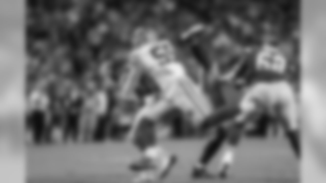 LB Aaron Lynch