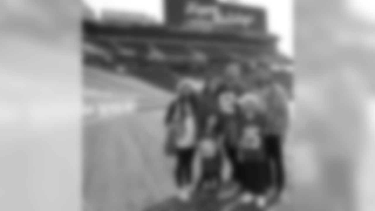 Take your holiday photos on the field at Levi's® Stadium