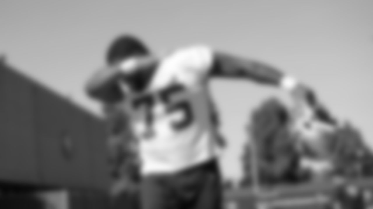 OL Laken Tomlinson