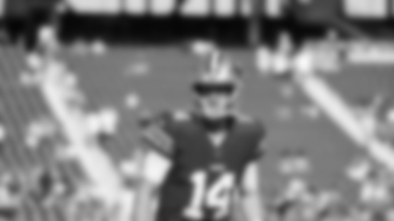 QB Sam Darnold