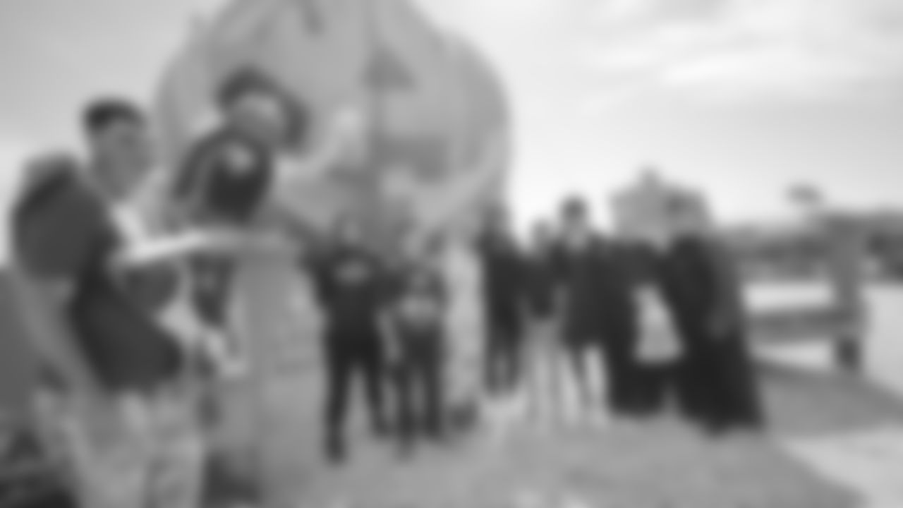 49ers Visit Spina Farms Pumpkin Patch