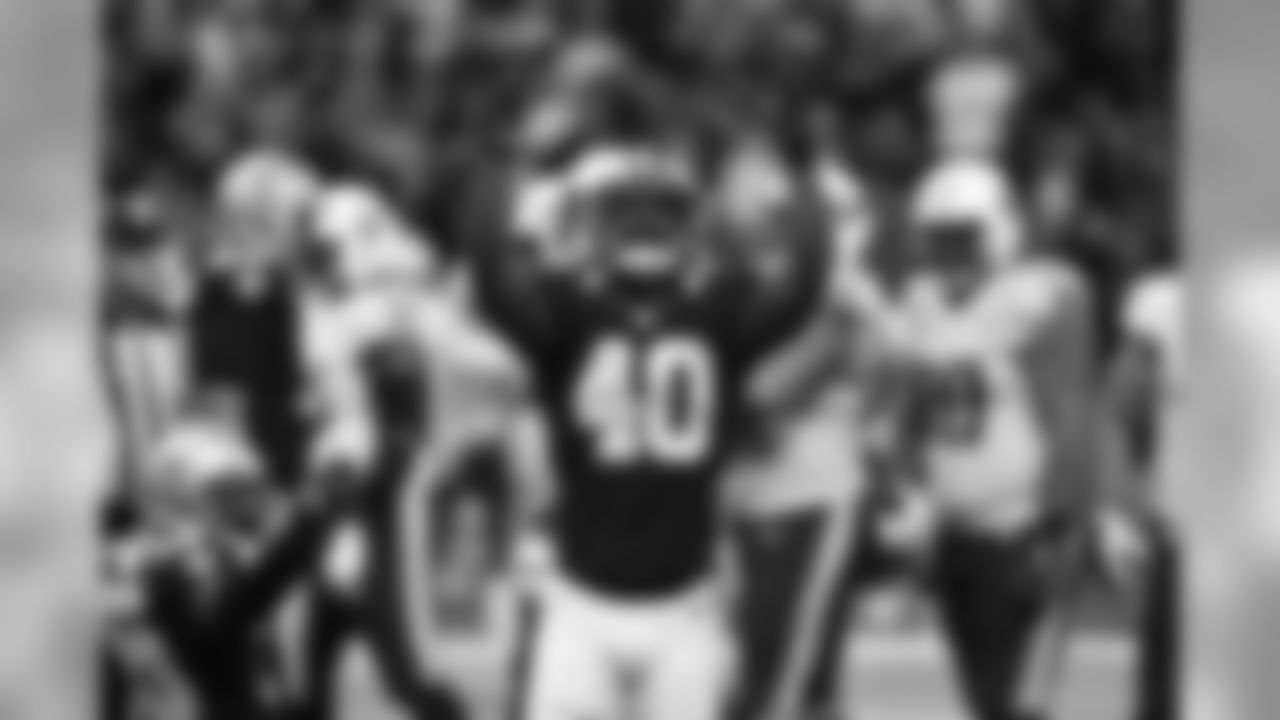 CB 40 Delvin Breaux