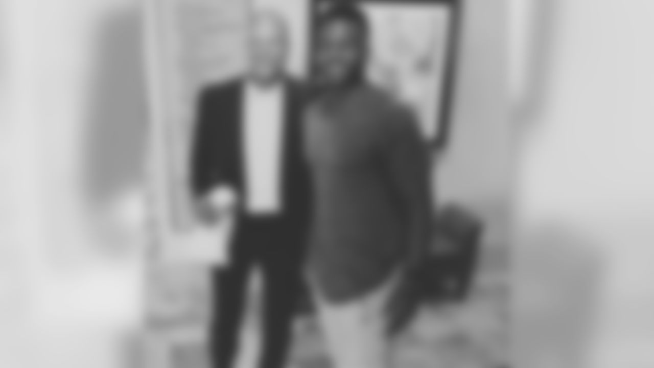 Tim Hightower spends time with 49ers legend and Pro Football Hall of Famer Ronnie Lott.Follow @tim_hightower on Instagram.