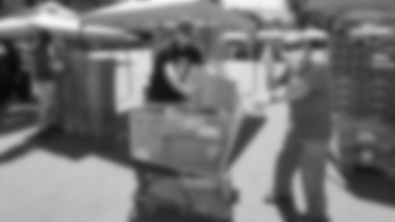 Community Day Food Distribution with Second Harvest
June 2020
