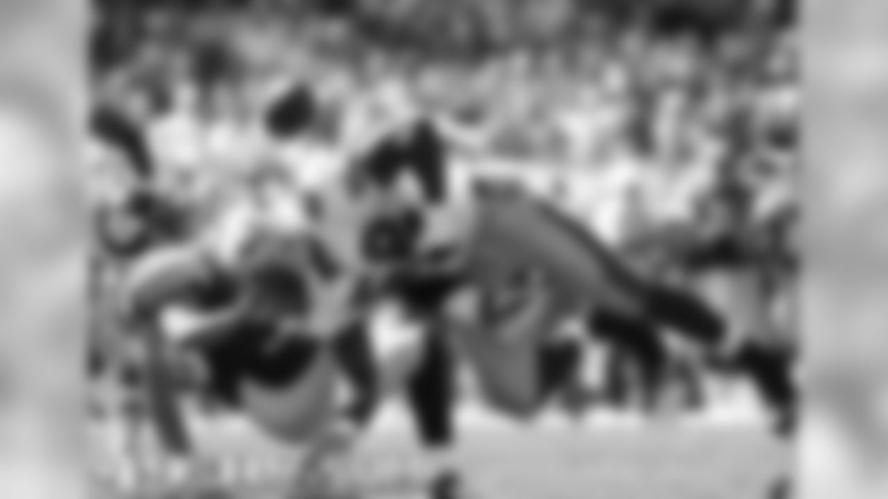 LB Patrick Willis