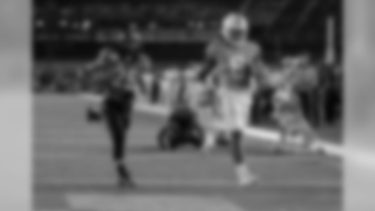 Kamara has ideal size, speed and instincts for the position. On inside runs, he has a slashing running style and the ability to get skinny through the hole. His lateral quickness is off the charts and he gets up to top speed in a hurry. He has surprising power at all three levels. Against Vanderbilt, he broke six tackles on the same play. He has the speed to get the edge on outside runs and he's very elusive in space. He is dangerous in the passing game. He has natural hands and has shown the ability to make special catches. The major knock on Kamara is the lack of carries he had during his college career; he's never carried the ball more than 18 times. However, he has an elite skill set and could end up being the best running back in the entire draft class.