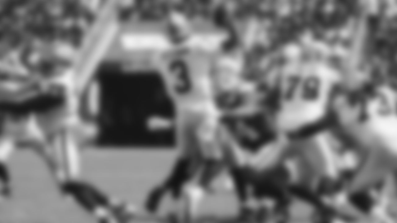 DL Alex Barrett