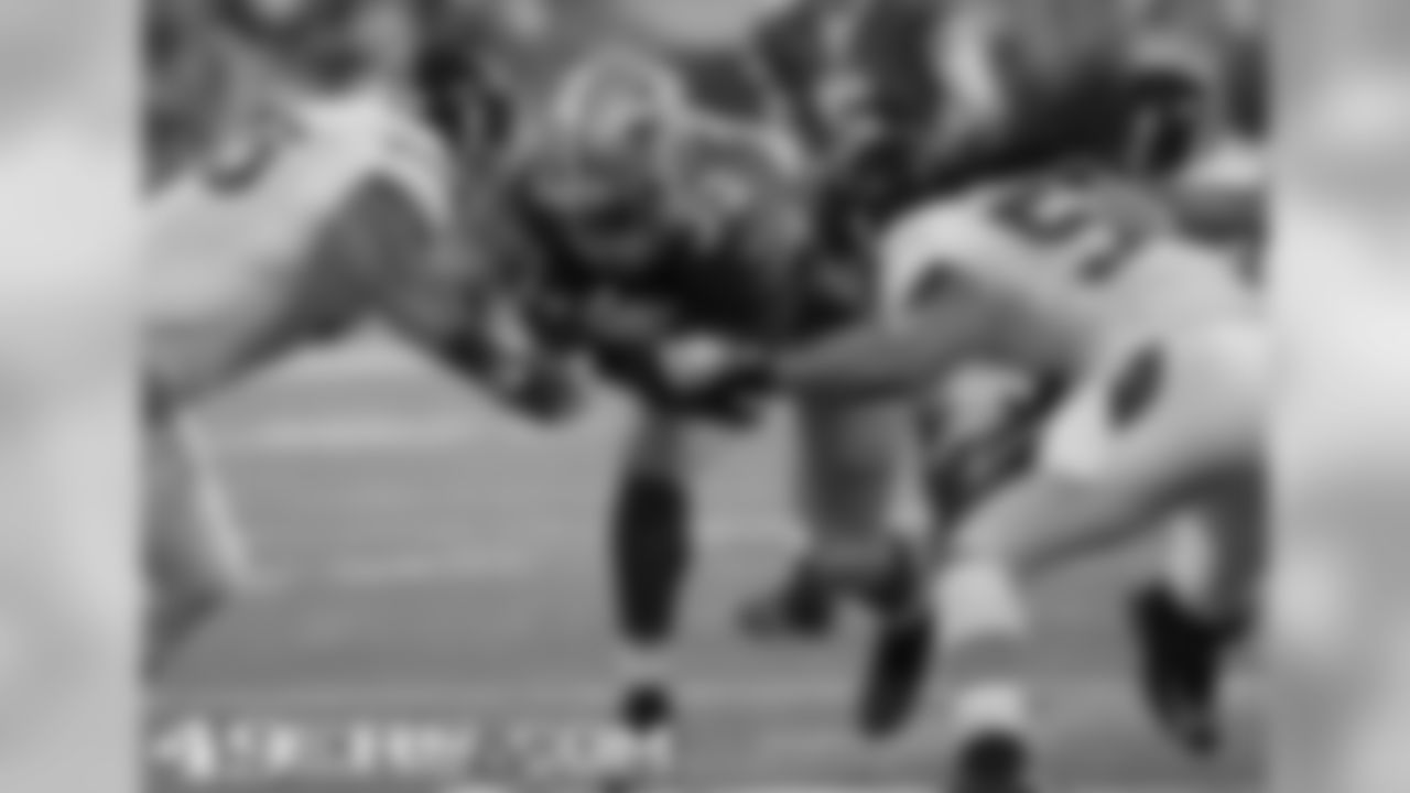 RB Anthony Dixon